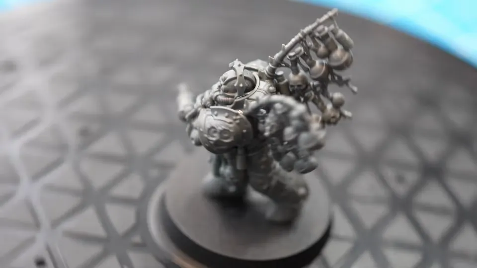 The assembled Biologus Putrifier in bare grey plastic on its base, just before priming, Episode 02